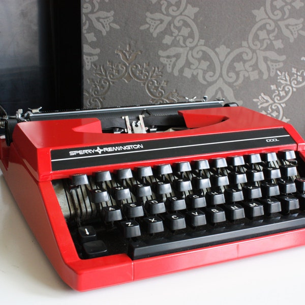 Vintage Retro Red working Typewriter - Sperry Remington Idool