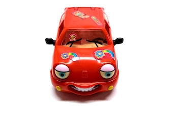 Coche Chevron Holly Hatchback n.º 9 rojo, juguete coleccionable, publicidad de gasolina y aceite.