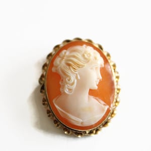 Vintage Cameo Pin/Pendant - 14K Yellow Gold - Carved Shell Woman