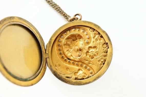Antique Art Nouveau Gold Locket - Gold Filled Que… - image 3
