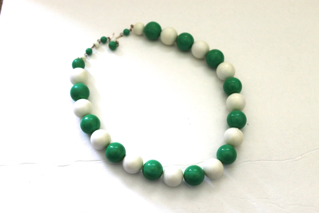 Collier Vintage En Perles Vertes - Ancien, Perles En Verre (Occasion)
