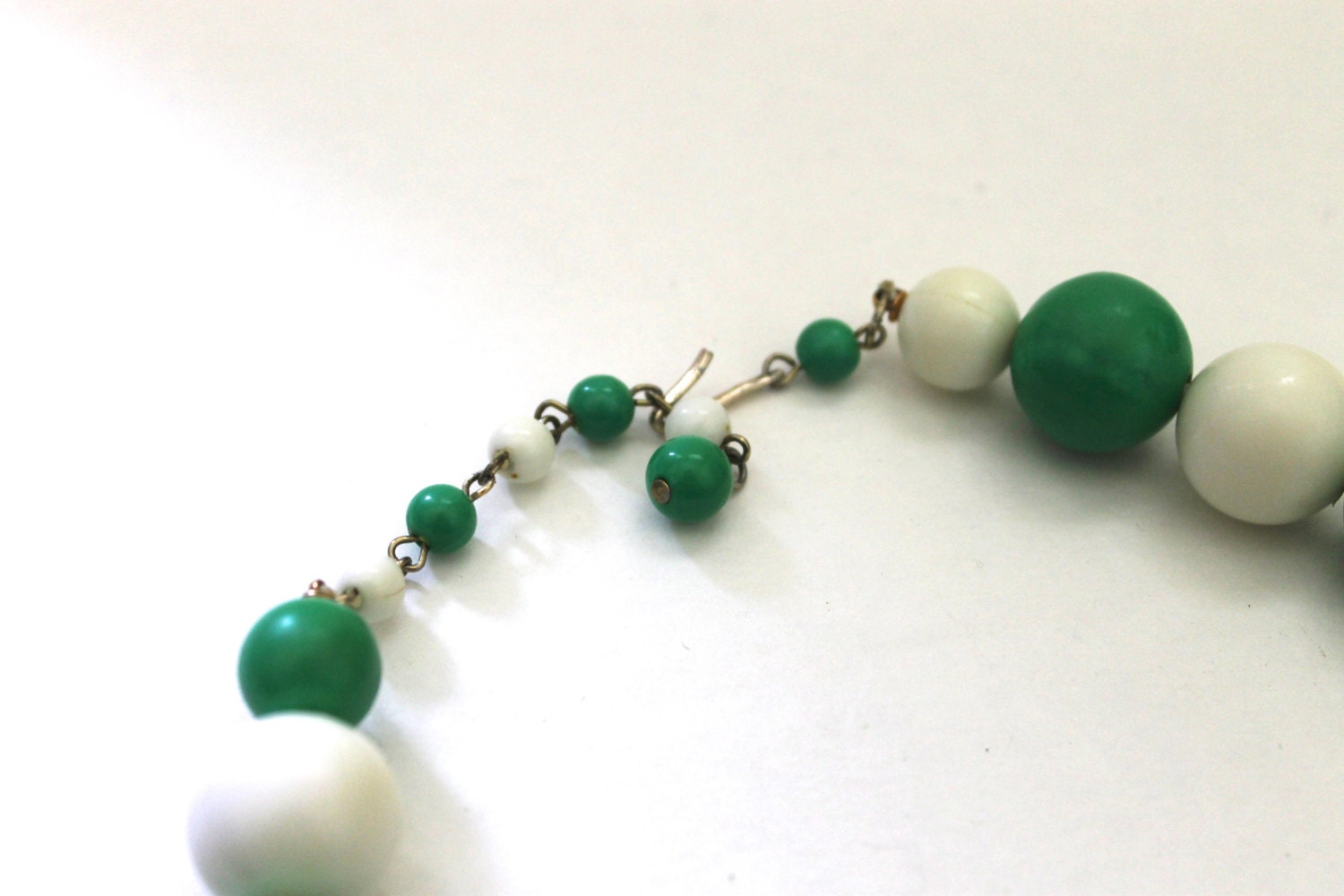 Collier Vintage En Perles De Verre Vertes - Ancien, Occasion - Bijou Rétro