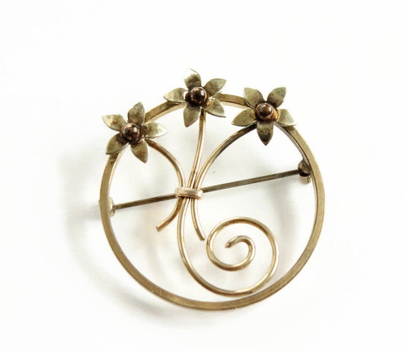Vintage Circle Brooch with 3 Flowers - Retro Jewe… - image 1