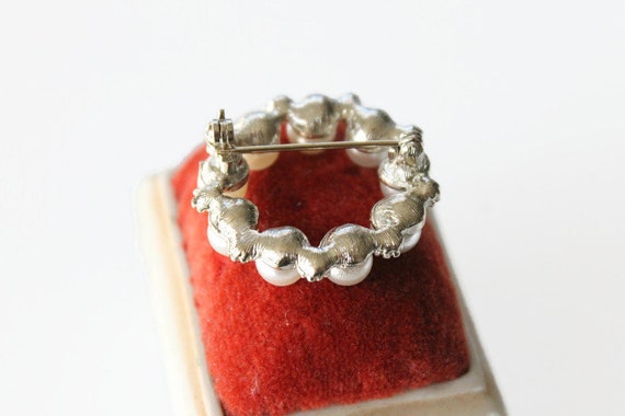 Vintage Round Pearl and Rhinestone Brooch - Silve… - image 3