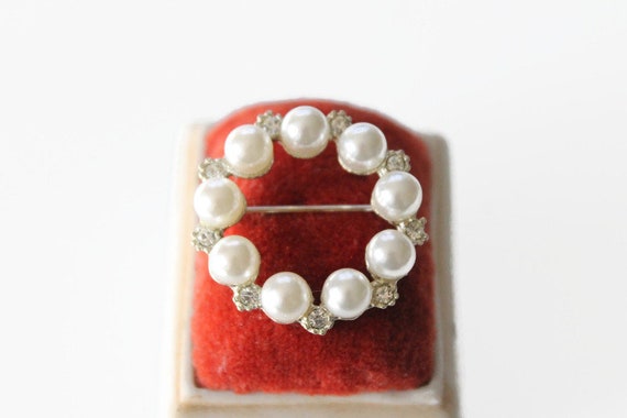 Vintage Round Pearl and Rhinestone Brooch - Silve… - image 1