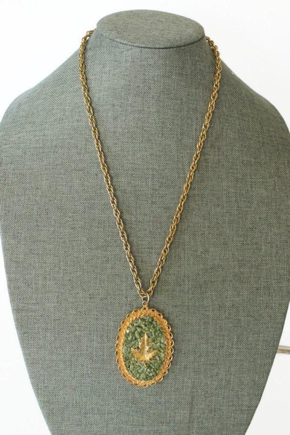 Vintage Green Stone Statement Necklace - Gold Lea… - image 5