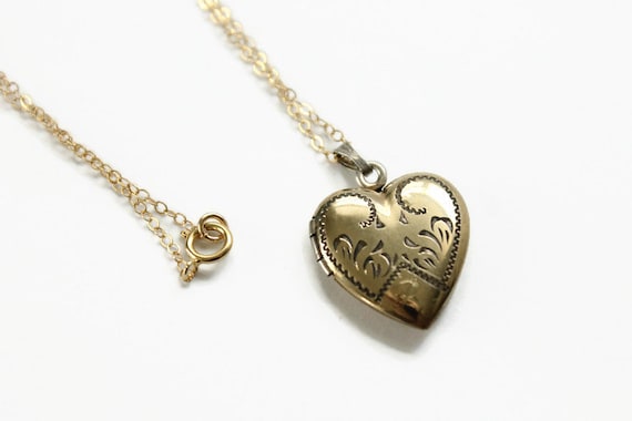 Vintage Heart Locket Necklace - Photo Keepsake Lo… - image 1