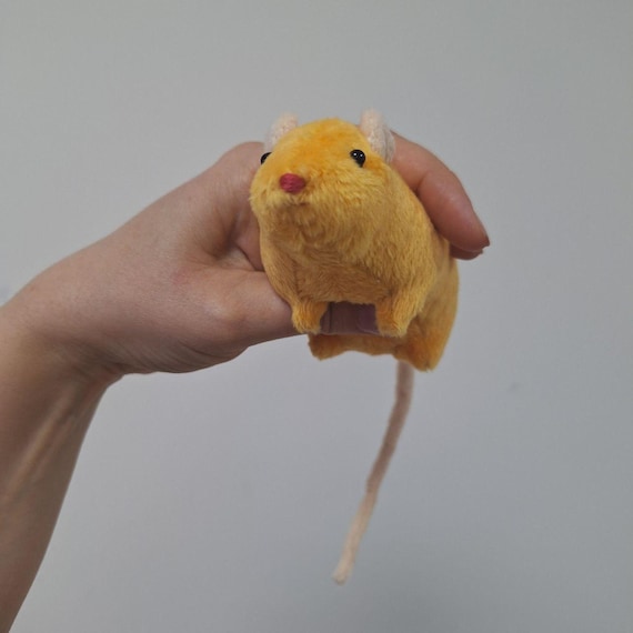 黄色いネズミのぬいぐるみ - Etsy 日本