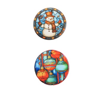 Ornement de Noël en céramique de 3 po., aspect bonhomme de neige, aspect vitrail