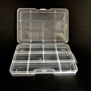 Plastic opbergkoffer met 11 vakken! Alamould organizerkoffer. Sieraden van Alamoul. Sieradendoos