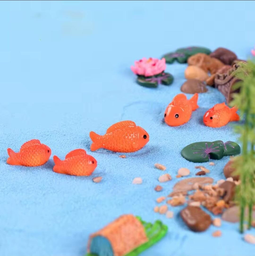 View of 5 Goldfish. Miniature. Art. Fish Tank. Aquarium. Decor. Figurines ...