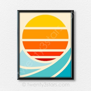 Puede incluir: Una impresi&oacute;n de puesta de sol de estilo retro con un sol amarillo, naranja y rojo sobre olas azules. El sol est&aacute; dividido en franjas horizontales de color.