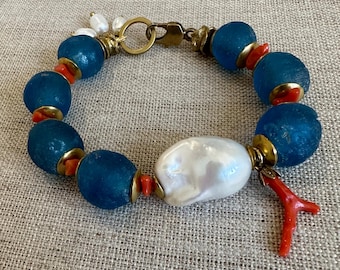 Baroque Pearl Sea Glass Bracelet – Vintage Coral, Brass Accents