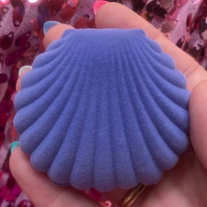 Purple Shell Pill Box – Velvety Clamshell Design | Cute Compact Pill Case | Travel Med Organizer | Aesthetic Mental Health Gift