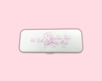 Organizador de pastillas Hot Girls Take Meds para 7 días (mañana y noche) / Pastillero semanal / Estuche para medicamentos bonito para mujeres / Regalo para la salud mental / Regalo para el autocuidado con medicamentos