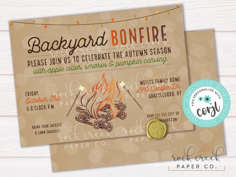 K&ouml;nnte beinhalten: Eine rustikale Einladung f&uuml;r ein Lagerfeuer im Garten mit dem Text "Backyard Bonfire" in einer dekorativen Schriftart. Die Einladung enth&auml;lt Details zur Veranstaltung, wie Datum, Uhrzeit und Aktivit&auml;ten, mit Illustrationen eines Lagerfeuers und Marshmallows.