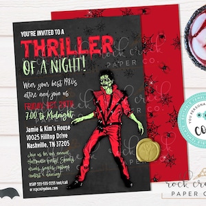 Puede incluir: Invitación a una fiesta de Halloween con temática Thriller. La invitación presenta una ilustración de zombi con un atuendo rojo, con el texto "Thriller of a Night!" en rojo y verde. Incluye detalles del evento e información de RSVP.