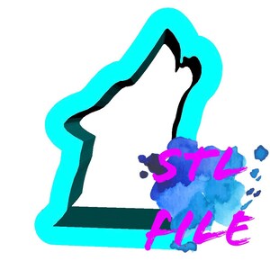 Puede incluir: Un cortador de galletas con forma de lobo azul con un contorno negro. Las palabras "STL FILE" están escritas en rosa sobre un fondo de acuarela azul.