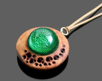 Wooden Circle Necklace, Wooden Art Jewelry, Wood Resin Necklace, Green Resin Wood Pendant, Round Wood Resin Pendant, Wood Resin Jewelry