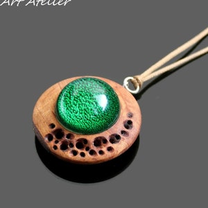 Wooden Circle Necklace, Wooden Art Jewelry, Wood Resin Necklace, Green Resin Wood Pendant, Round Wood Resin Pendant, Wood Resin Jewelry