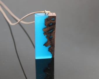 Harshanger blauwe gloed, ketting houtkunst, handgemaakte sieraden