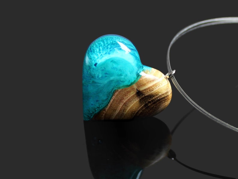 Diffusion Resin Necklace Resin Art Heart Necklace Valentine/'s Day Gift Heart Jewelry Blue Heart Resin Pendant Fluid Resin Necklace