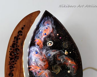 Veilleuse galaxie en bois, résine, diorama cosmos fait main