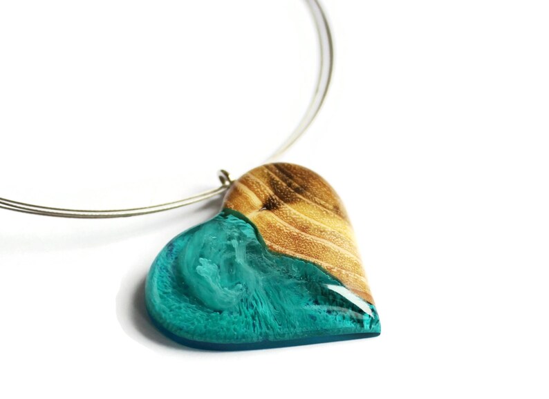Diffusion Resin Necklace Resin Art Heart Necklace Valentine/'s Day Gift Heart Jewelry Blue Heart Resin Pendant Fluid Resin Necklace