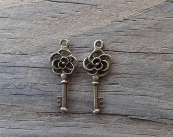 Tiny Key Charms -Set of 5 -Flower -Jewelry Charms -Small Keys -Bronze Key -Skeleton Key -Tiny Key -Key Necklace -Key Bracelet
