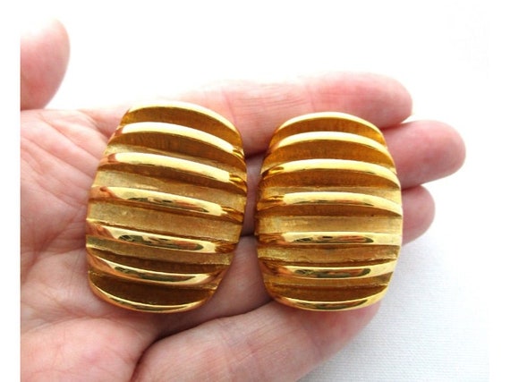 Givenchy Gold Modernist Runway Statement Ribbed H… - image 3