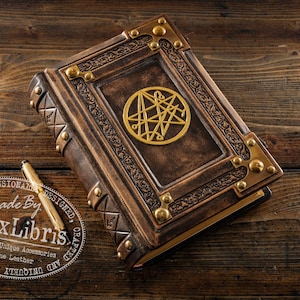Cthulhu Leather Journal: 8 x 10 Inches, 600 Blank Pages - Unveiling the Secrets of Lovecraftian Lore and Ancient Magics