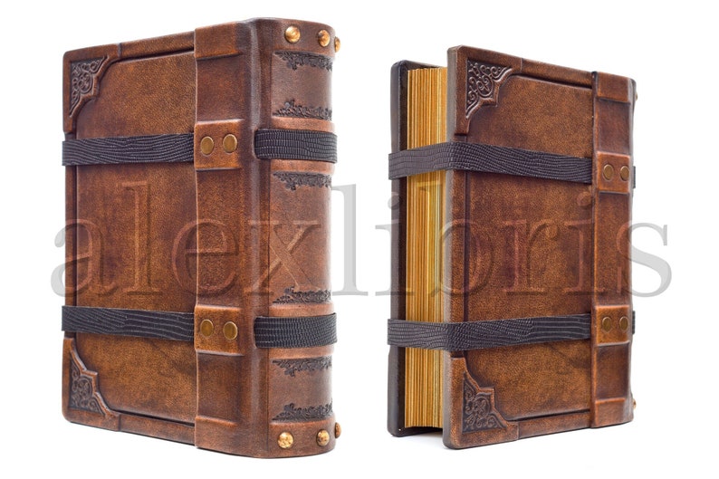 Belted Secrets: 8 x 10 Inches, 600 Blank Pages Unveiling Mysteries with a Strap Closure image 8