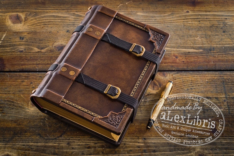 Belted Secrets: 8 x 10 Inches, 600 Blank Pages Unveiling Mysteries with a Strap Closure image 3