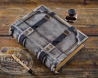 Belted Leather Journal: Gray Vintage Book with Buckle Closure