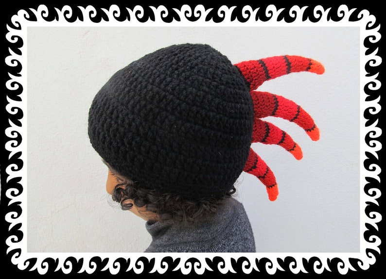 Crocheted Hat black & red with lining Size L image 1