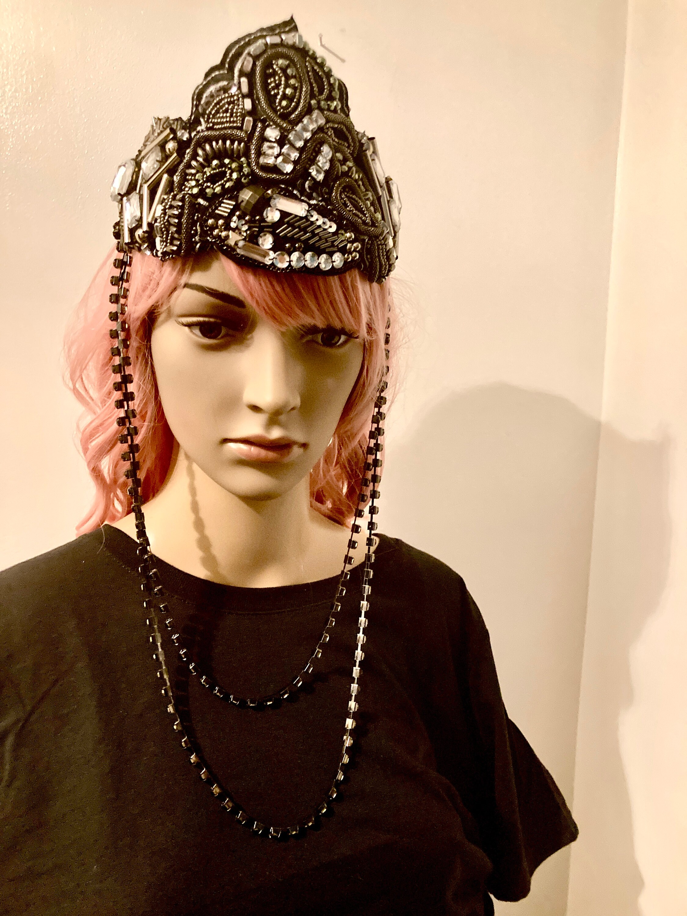 Black Beaded Headpiece with Chains Shop 1920s Headpieces - Beaded Chain Feather Headband | BABEYOND main image 2