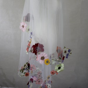 Wedding Veil with Flowers / Wildflower 3d Lace Drop Veil / Colorful Garden Botanicals on Illusion Tulle image 3