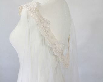 Lace and Italian Tulle Cape Veil / Wedding Cape for Strapless Wedding Dress  / Shoulder Veil