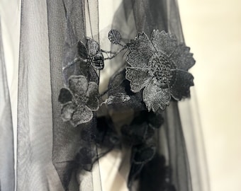 Brautschleier mit Blumen in Schwarz / Wildblumen 3D Spitze Tropfen Schleier / Gothic Garden Floral auf Illusion Tüll
