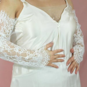 Lace Wedding Sleeves / Chantilly Fingerless Bridal Gloves / Soft Wedding Gloves