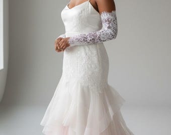 Lace Wedding Sleeves / Chantilly Fingerless Bridal Gloves / Soft Wedding Gloves
