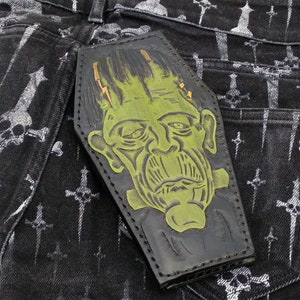 Billetera de Cuero de Vaca en Forma de Ataúd Frankenstein - Motera Gótica Artesanal