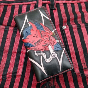 Billetera Cuero Motera Artesanal - Diablo Rojo & Cruz de Hierro Grabados a Mano - Larga Negra Hombre