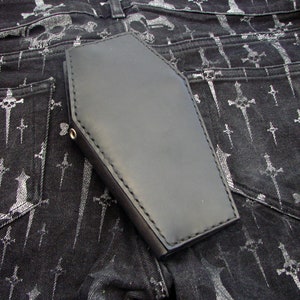 Billetera Hombre Cuero Negro Ataúd Artesanal | Estilo Motero Gótico | Larga Veg-Tan | Regalo Customizado