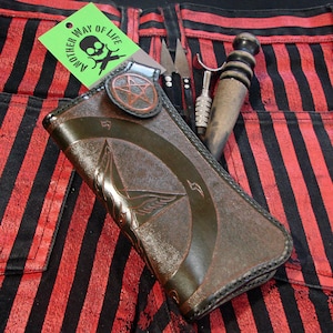 Billetera de Cuero Vegetal Baphomet Pentagrama - Estilo Motero Gótico Hecho a Mano