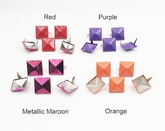 50 pendientes cuadrados piramidales en rojo, morado, granate metalizado o naranja - 12 mm - 41-4-2