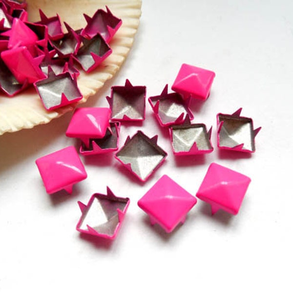 50 Rose Pyramid Square Studs - 9mm - 39-20