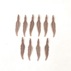 10 Antique Copper Feather Charms, Jewelry Making - 23-20-2