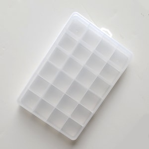 1 contenedor de almacenamiento de plástico para organizar cuentas y artículos pequeños - 40-25