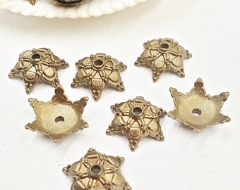 10 Antique Bronze Plastic Flower Bead Caps - 21-24-5